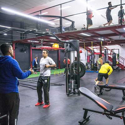 Foto Bravus Club Pessoas treinando treinamento funcional crossfit crosstraining